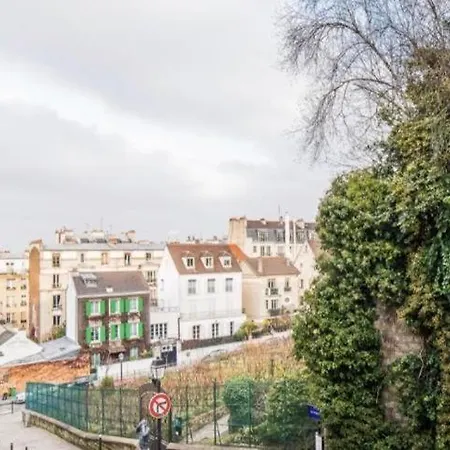 Villa Countryside In Montmartre Paris